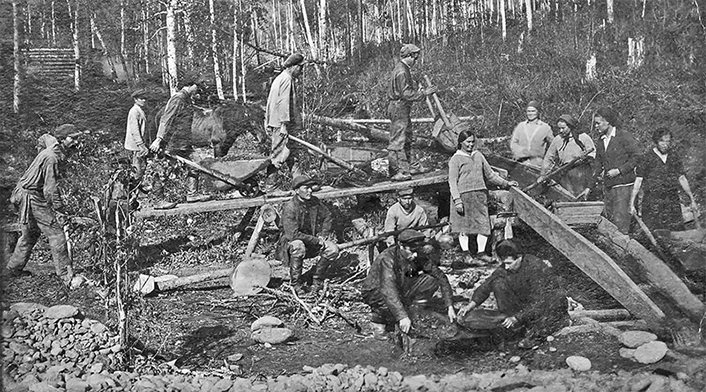 Рабочие на золотых приисках. Фотография  конца XIX века