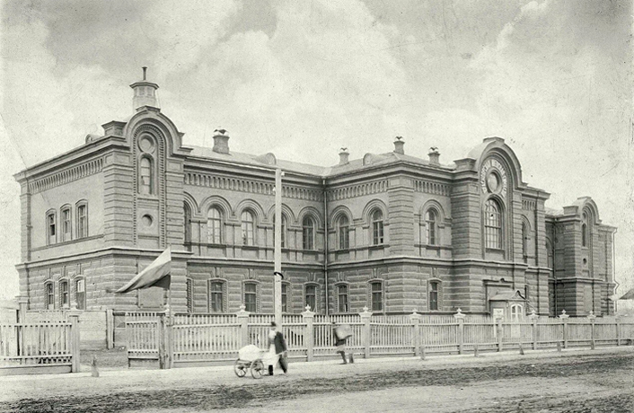 Здание красноярской женской гимназии